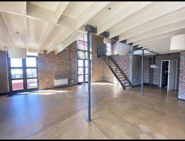 183M² OFFICE TO LET IN WOODSTOCK